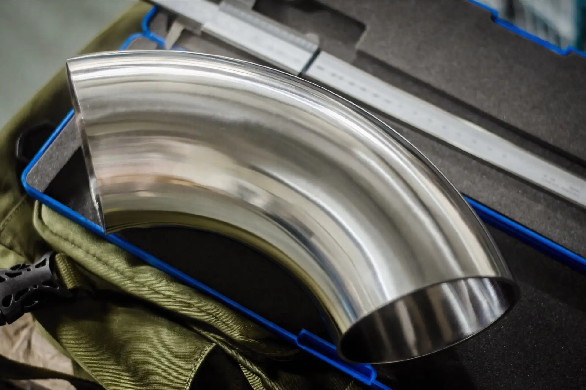 Arialloy fabricated nickel alloy elbow fitting