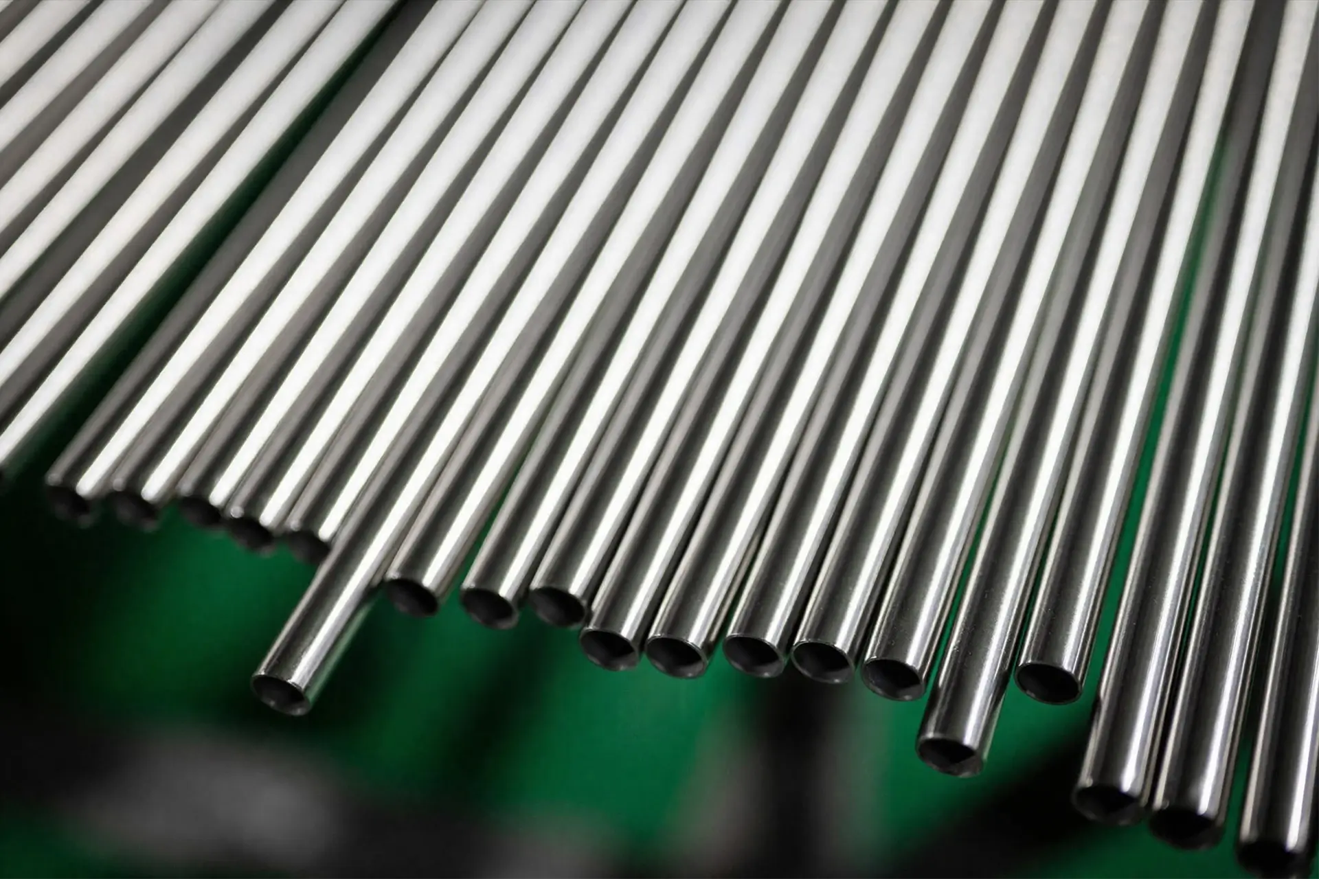 Arialloy nickel alloy precision seamless tube fabrication services aligned polished tube openings