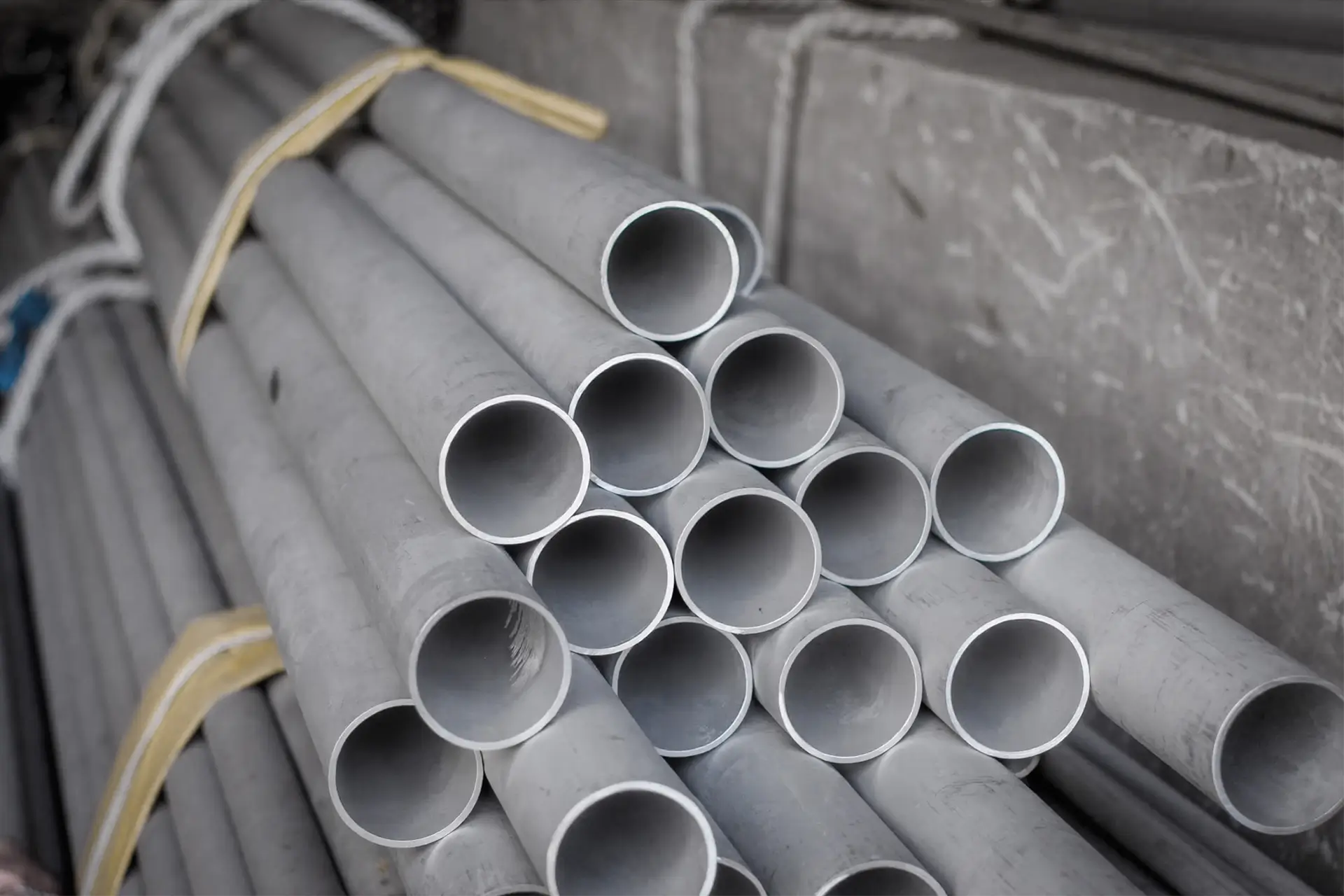 custom nickel alloy seamless pipe from arialloy strapped seamless tube bundle