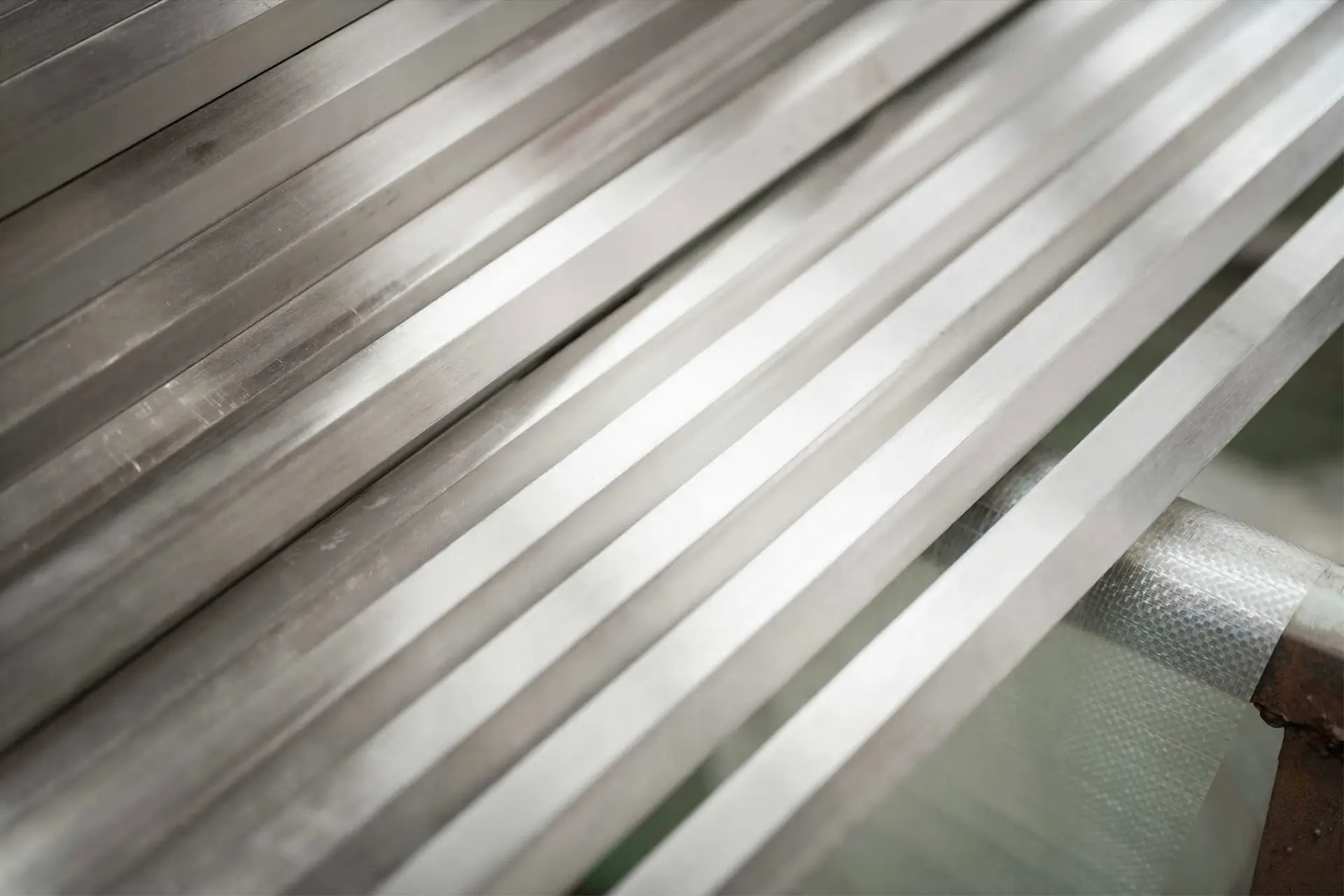 nickel alloy hex rod manufacturing by Arialloy