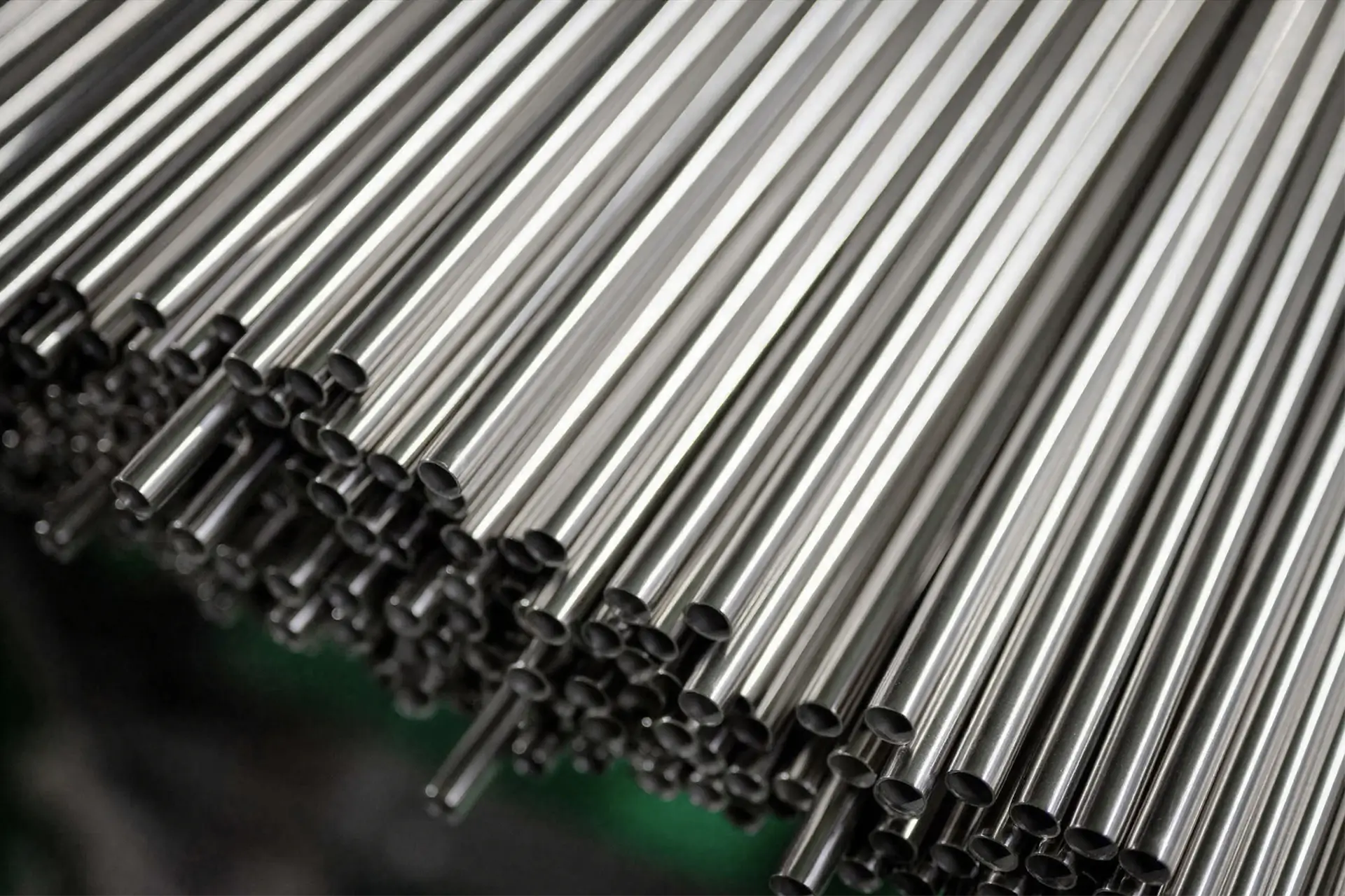 nickel alloy seamless pipe fabricated by Arialloy polished tube rows close up