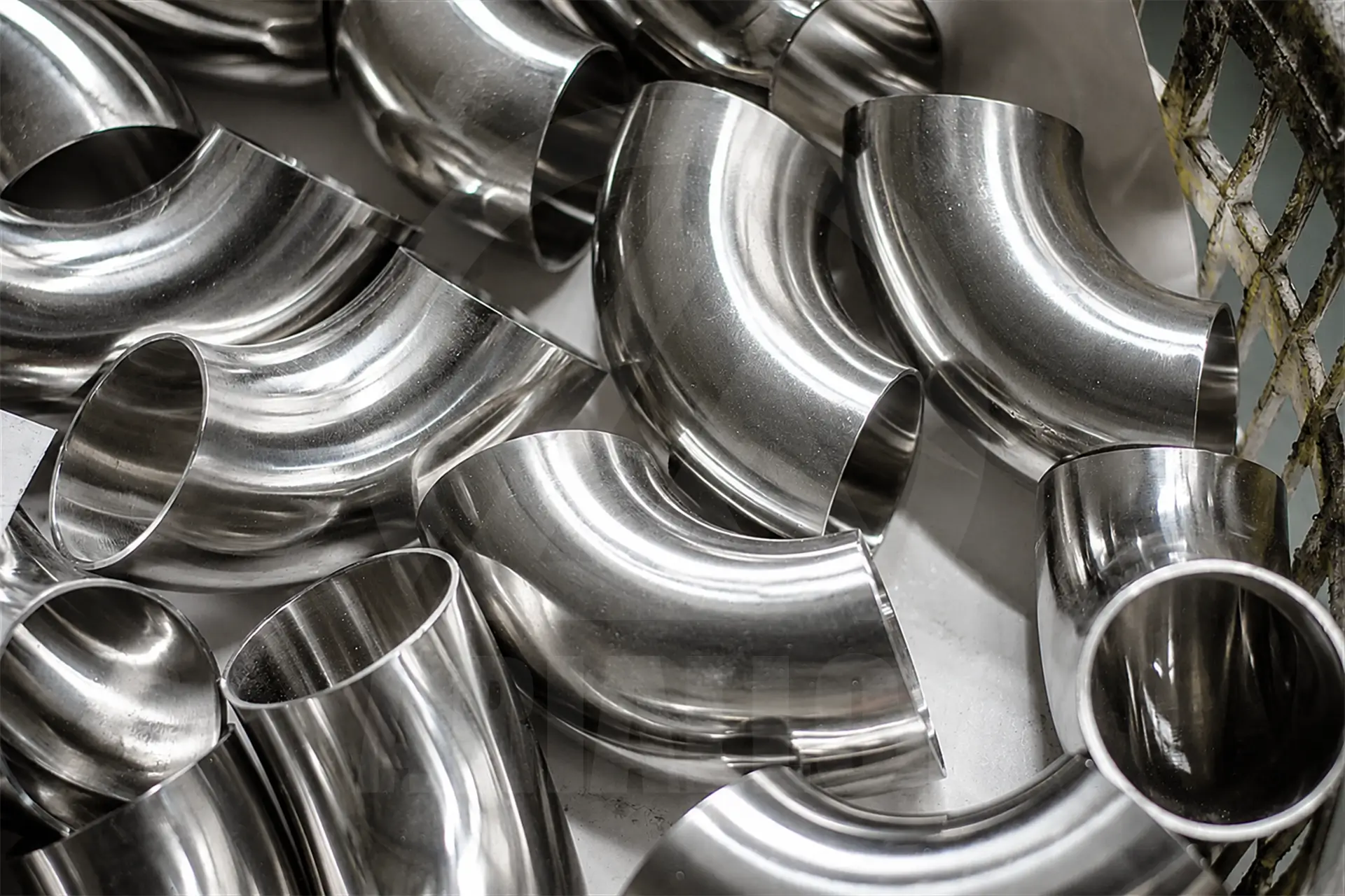 Arialloy custom nickel alloy pipe elbow