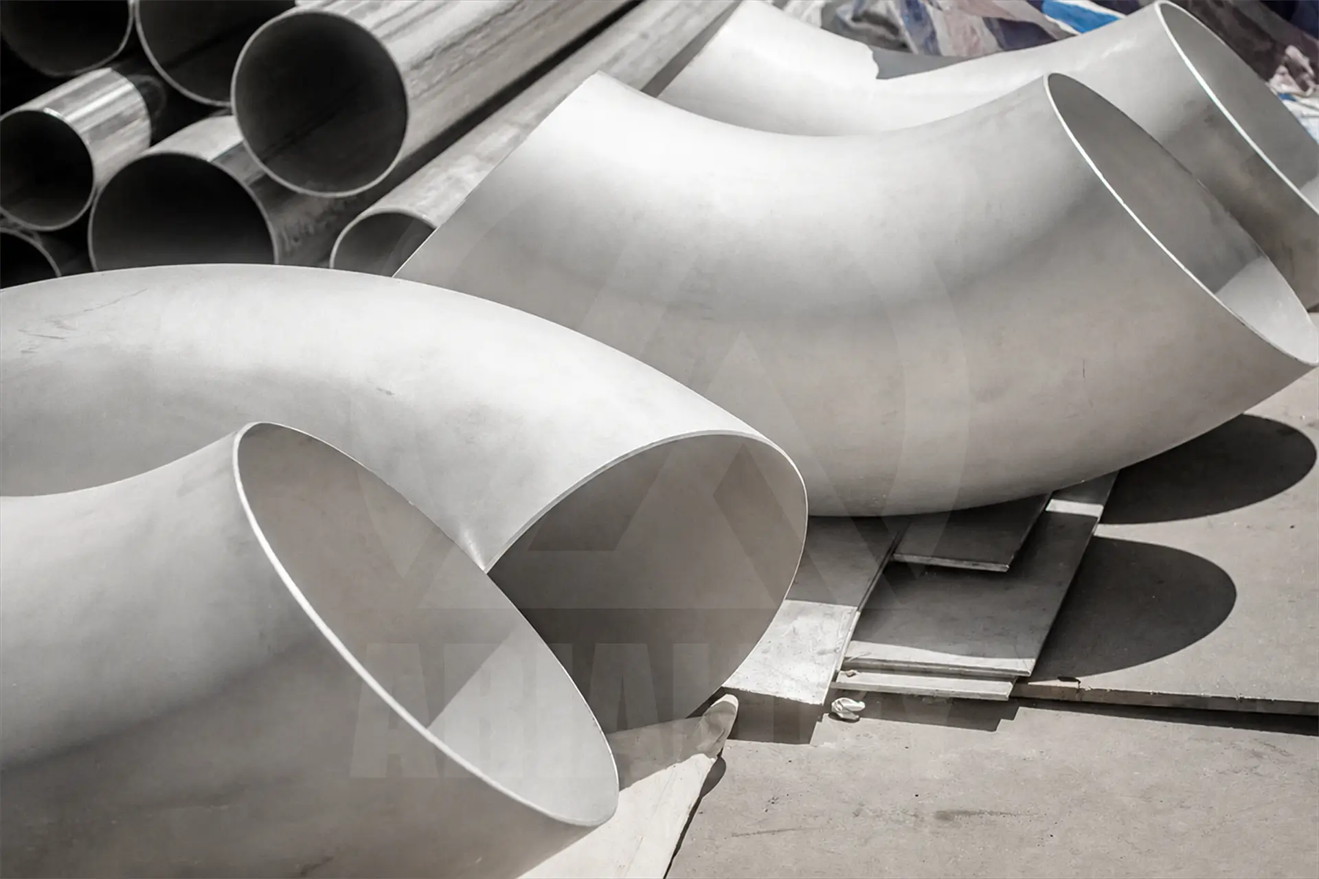 Arialloy nickel alloy pipe elbow